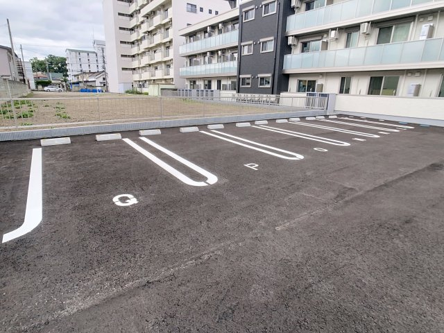 コア八日町の駐車場