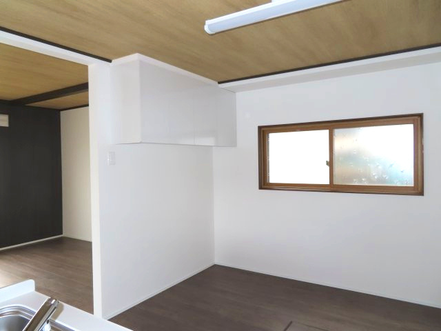 北見市広明町１９８番地８　中古売家のキッチン|【リフォーム済】キッチンスペース別アングルです。