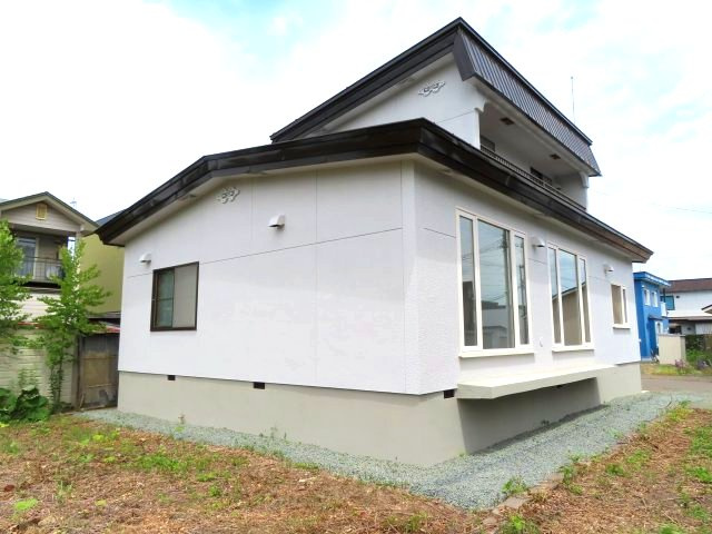 北見市広明町１９８番地８　中古売家の外観|【リフォーム済】外観別アングルです。