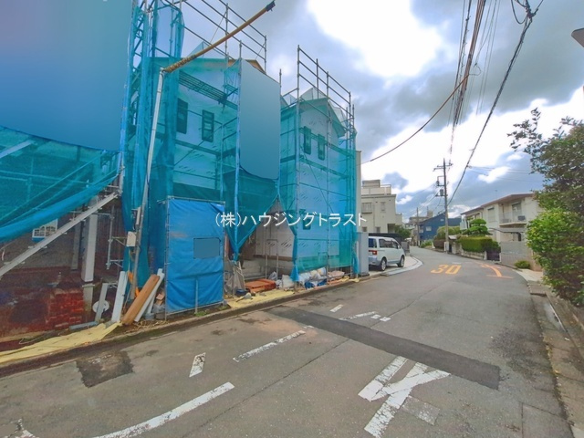 仲介手数料無料　ハートフルタウン所沢弥生町２期　A号棟の前面道路含む現地写真