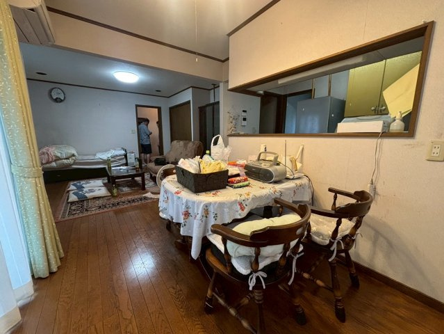 鴻巣市箕田　中古二世帯住宅の居間・リビング|現状