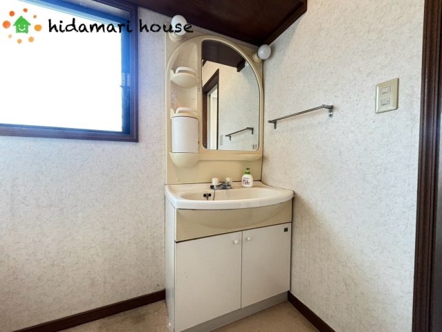 鴻巣市箕田　中古二世帯住宅の独立洗面台