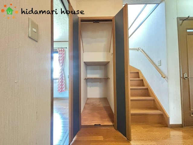 鴻巣市箕田　中古二世帯住宅の収納|廊下収納