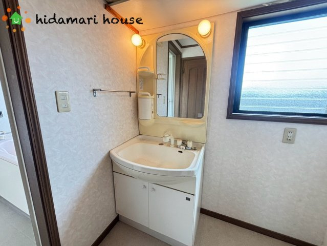 鴻巣市箕田　中古二世帯住宅の独立洗面台|2F