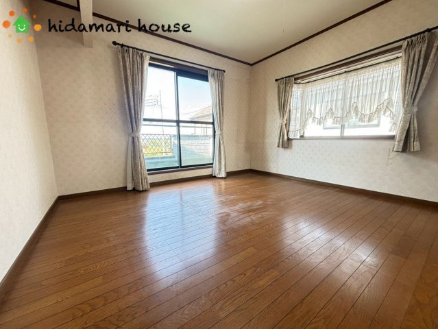 鴻巣市箕田　中古二世帯住宅の寝室