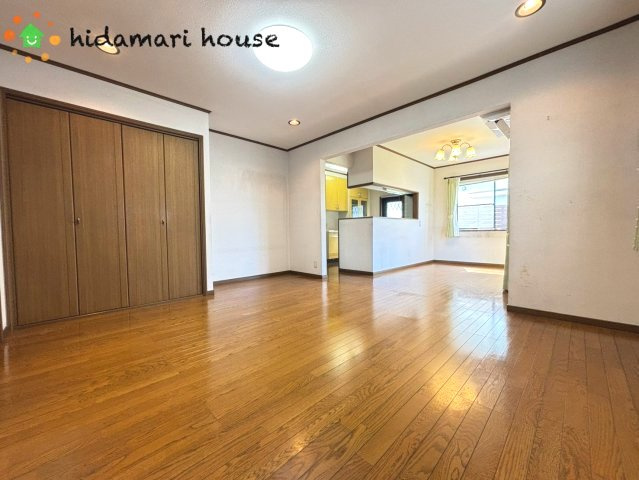鴻巣市箕田　中古二世帯住宅の居間・リビング