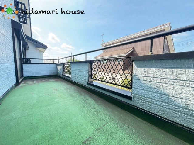 鴻巣市箕田　中古二世帯住宅のバルコニー