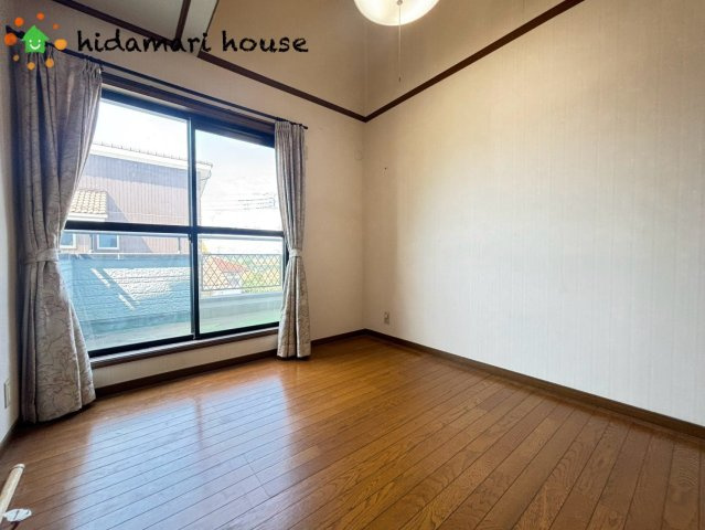 鴻巣市箕田　中古二世帯住宅の子供部屋