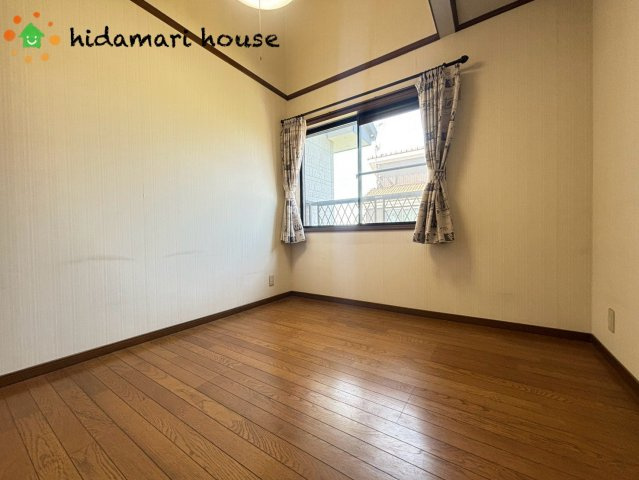 鴻巣市箕田　中古二世帯住宅の洋室