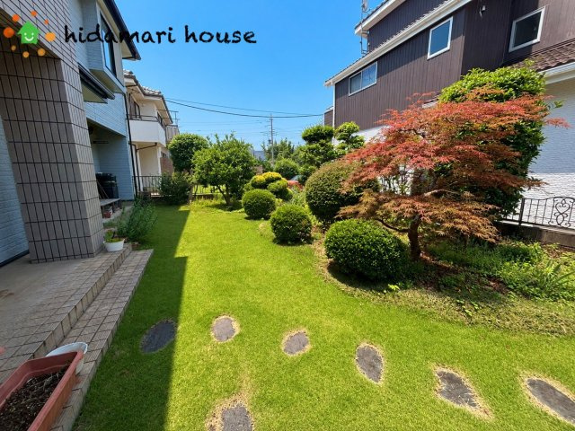鴻巣市箕田　中古二世帯住宅の庭|写真をAI加工しております。
