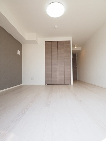 【居間・リビング】 | レオーネ方南町 | 9.7帖のきれいな洋室。