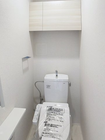 コア八日町のトイレ|101号室のサンプル写真となります。