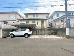 龍ケ崎市平台1丁目　中古戸建の前面道路含む現地写真|【リフォーム中6/5更新】駐車場別角度写真。