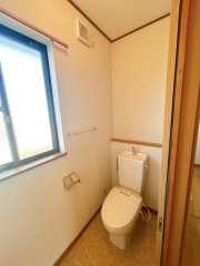 龍ケ崎市平台1丁目　中古戸建のトイレ|【リフォーム中6/5更新】トイレ写真。トイレは温水洗浄機能付きに新品交換します。直接肌に触れるトイレは新品が嬉しいですよね。