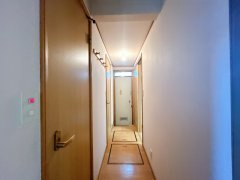 龍ケ崎市平台1丁目　中古戸建の設備|【リフォーム中6/5更新】一階廊下写真。天井壁クロス貼り替え、フローリング重ね張り、照明交換、他。