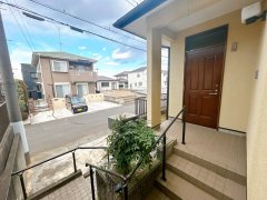 龍ケ崎市平台1丁目　中古戸建のその他|玄関写真。木の温かみがある玄関です。

