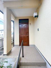 龍ケ崎市平台1丁目　中古戸建の玄関|【リフォーム中6/5更新】玄関写真。鍵は交換します。防犯上新品のカギで安心できますね。
