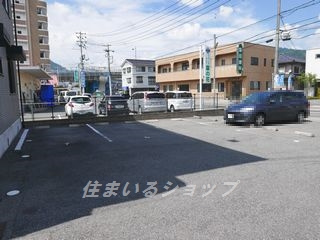 コーポラスヤナセⅡの駐車場