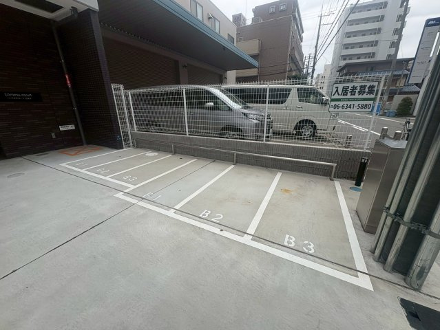 リブネスコート江坂Ⅱの駐車場