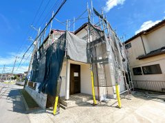 牛久市さくら台1丁目　中古戸建の前面道路含む現地写真|【リフォーム中6/20更新】駐車場4台可能です。