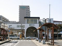 牛久市さくら台1丁目　中古戸建の前面道路含む現地写真|【駅】牛久駅まで2300ｍ。