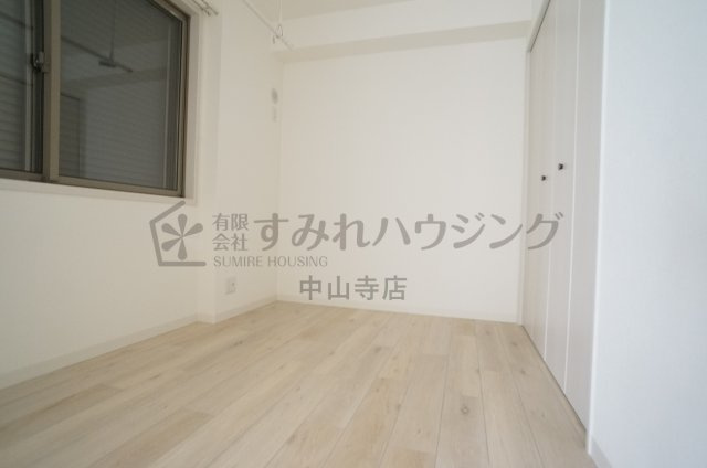 ライブリックスの洋室|参考、同建物・反転間取りの号室