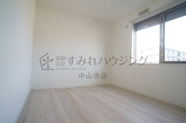ライブリックスの寝室|参考、同建物・反転間取りの号室
