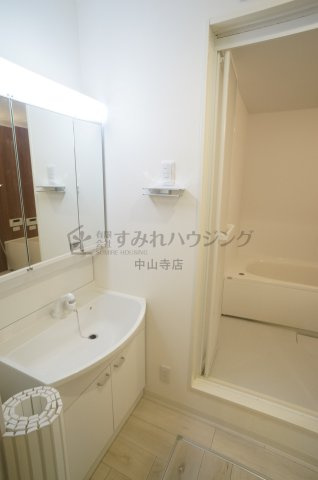 ライブリックスの洗面所|参考、同建物・反転間取りの号室