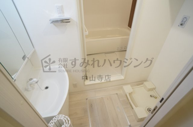 ライブリックスの洗面所|参考、同建物・反転間取りの号室