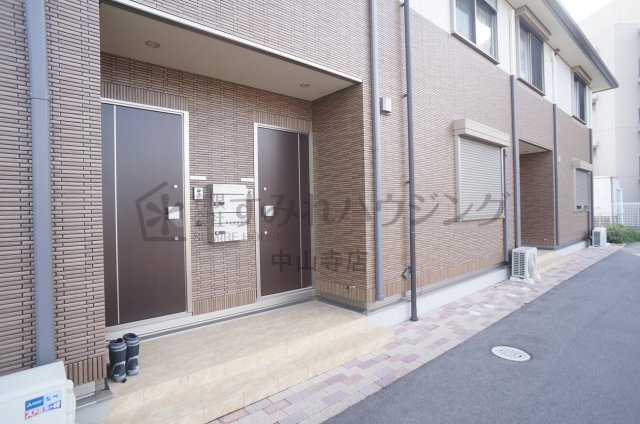ライブリックスのエントランス|参考、同建物・反転間取りの号室