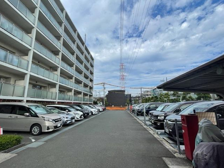 ピエス綱島の駐車場