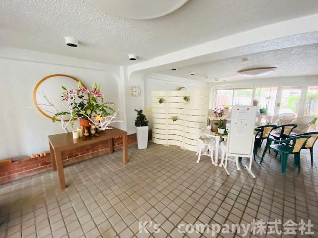藤沢市鵠沼海岸2丁目　鵠沼ニューマンションのエントランス|エントランス周辺スペース◇
