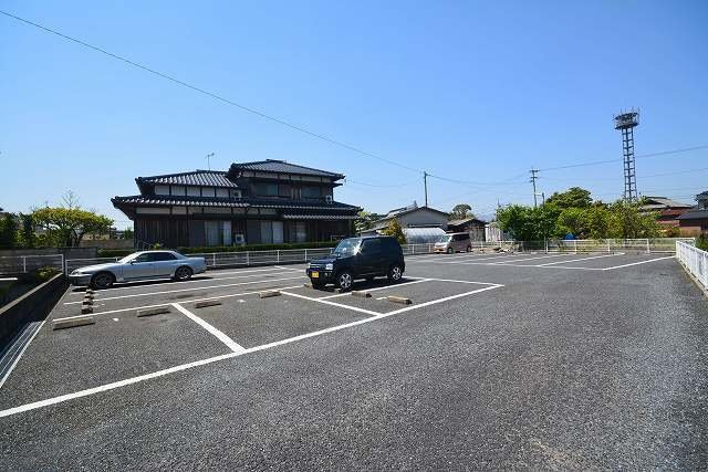 アミ・デ・コアⅡの駐車場|駐車場があるので、車を買う予定の方も安心です