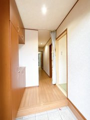 牛久市さくら台3丁目　中古戸建のその他|【クリーニング済・即入居可】玄関内部。大容量のシューズボックスがございますので、ご家族皆様のお履き物もすっきり片付きます。