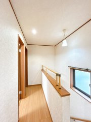 牛久市さくら台3丁目　中古戸建のその他|【クリーニング済・即入居可】2階廊下。