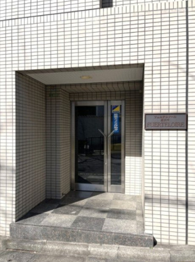 フェルテロアール祐天寺のエントランス