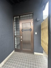 牛久市猪子町　中古戸建の玄関