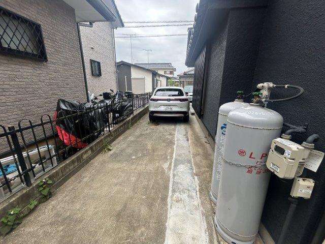 牛久市猪子町　中古戸建の駐車場