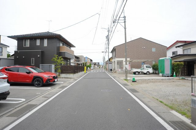 三輪9丁目　土地の前面道路含む現地写真