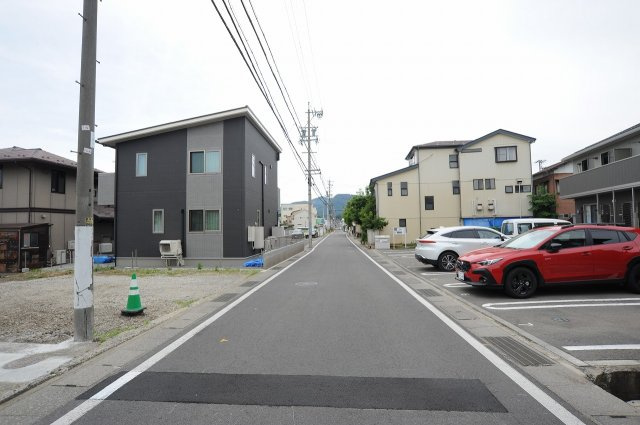 三輪9丁目　土地の前面道路含む現地写真