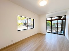 【洋室】 | 仲介手数料無料！川上小学校に通えるリフォーム済み中古住宅　宇部市西岐波東片倉 | ２面採光の明るいお部屋で健やかな毎日