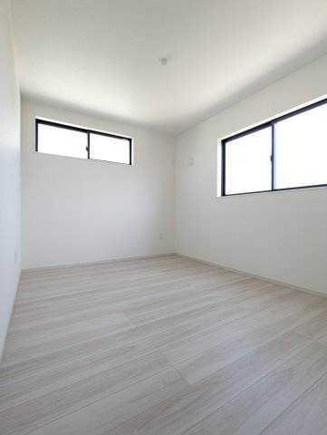 ひたちなか市東大石　8期の洋室|フローリングの部屋は家具やインテリアともマッチしてお洒落感が出やすく身の周りの整理がしやすく魅力的です～♪