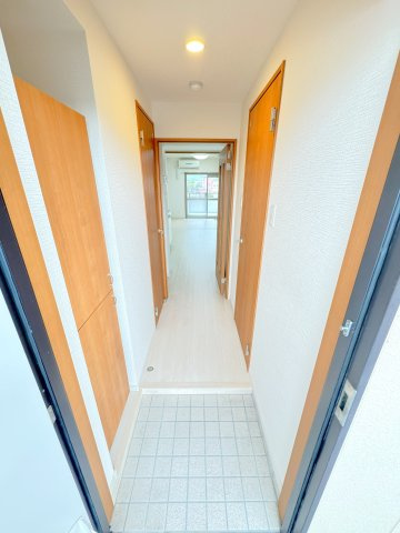 クレア大牟田駅前の玄関|他号室の写真の為異なる場合は、現況優先とします。