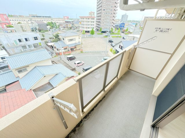 クレア大牟田駅前のバルコニー|他号室の写真の為異なる場合は、現況優先とします。