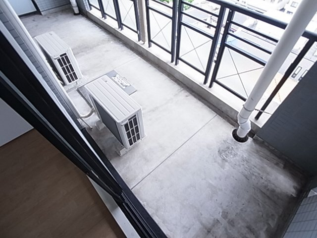 神戸市長田区野田町５丁目の賃貸マンションのバルコニー