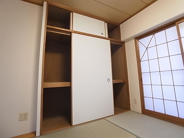 神戸市長田区野田町５丁目の賃貸マンションの収納