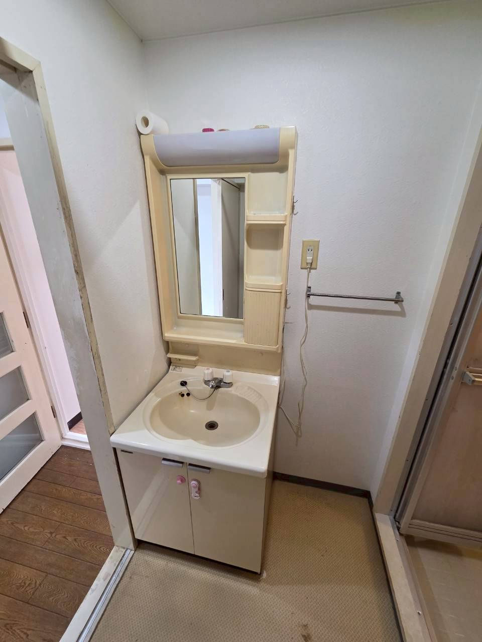 ロジェ鶴ヶ岱　中古マンション407号室の独立洗面台