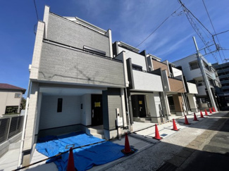 【内観：施工例】 | 横浜市泉区中田北2丁目　新築分譲住宅　全4棟 | 同施工会社施工例（玄関）