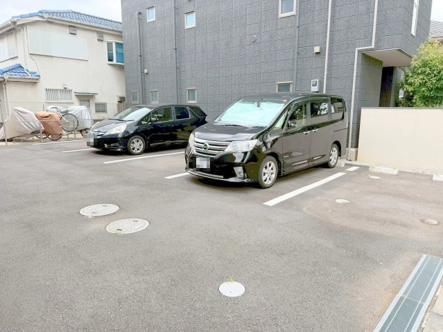 メゾン　ド　シャルマンの駐車場