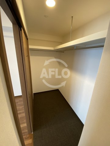 ネットフローラ梅田北の収納|ネットフローラ梅田北　ウォークインクローゼット
